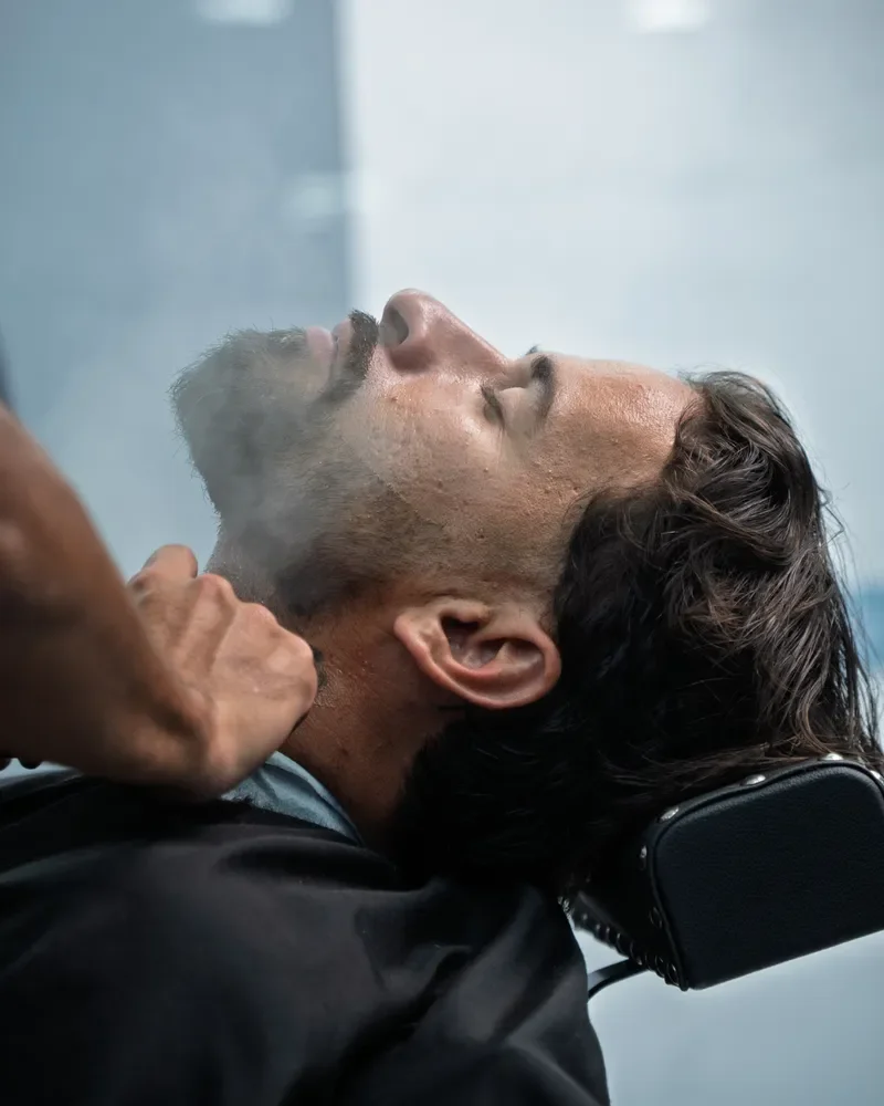 Tratamento com vapor na Barbearia Gomez